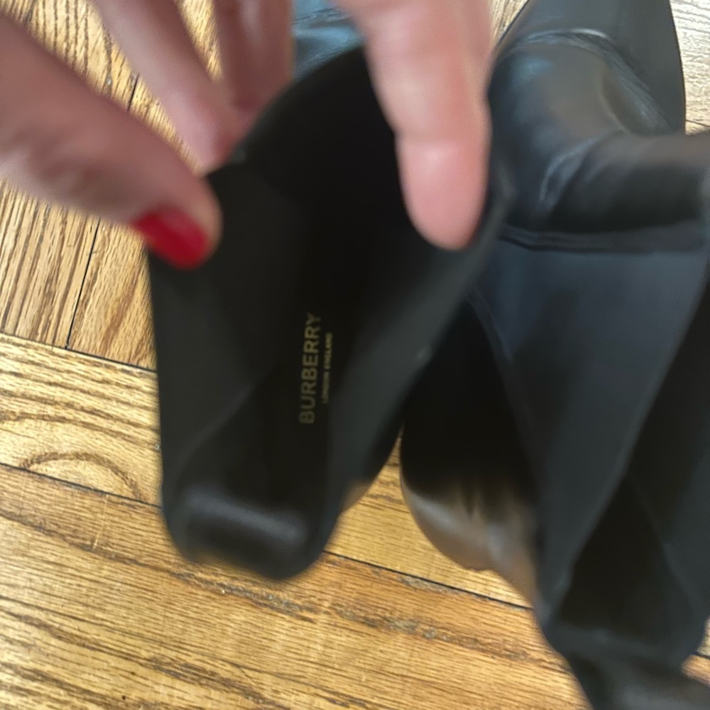 Burberry Women’s Black Boot - Picture 5 of 7